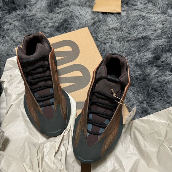 YZY 700 V3 Originals- Adidas Original - Picture 6 of 6